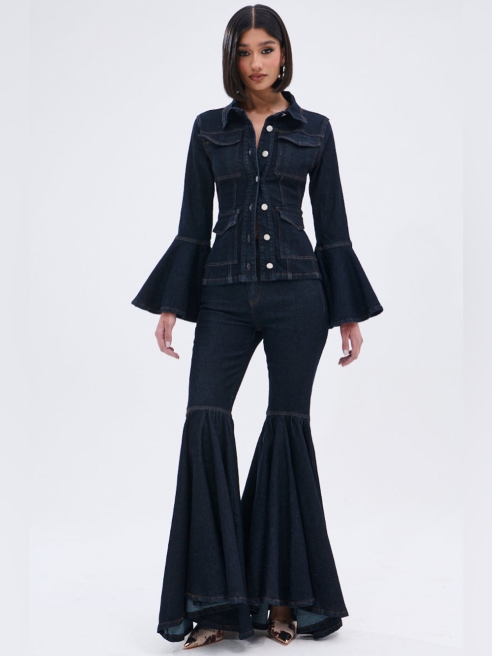 NWT Akira Everyday Livin’ Denim Super Flare Leg Pant Jeans Medium